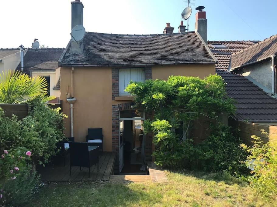 Maisonnette Le Long Du Loing Episy Exterior foto